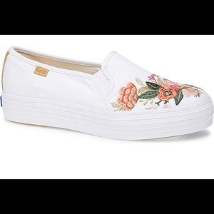 New in box less triple decker sneaker